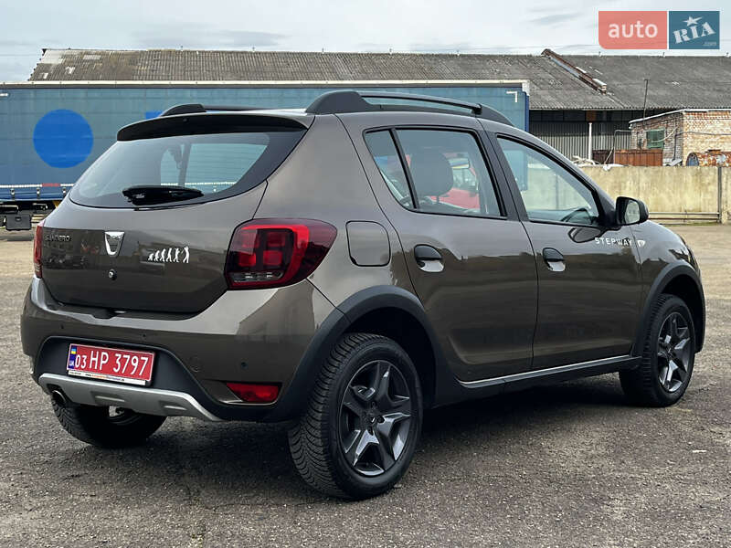 Внедорожник / Кроссовер Dacia Sandero StepWay 2017 в Луцке