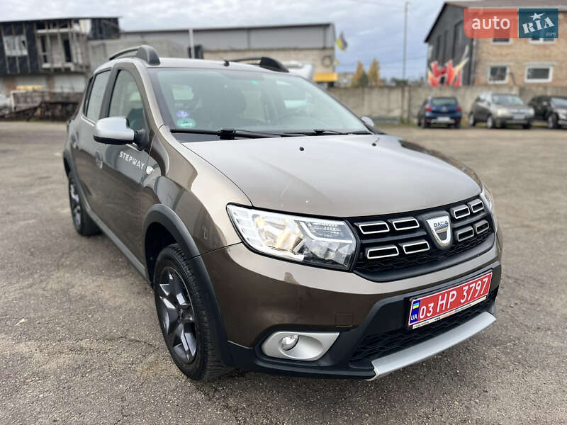 Внедорожник / Кроссовер Dacia Sandero StepWay 2017 в Луцке