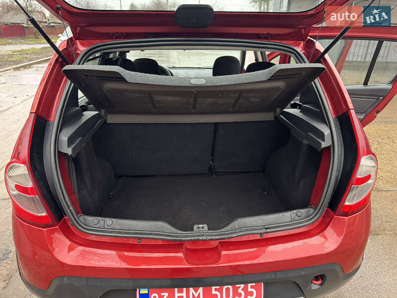 Позашляховик / Кросовер Dacia Sandero StepWay 2012 в Кролевці