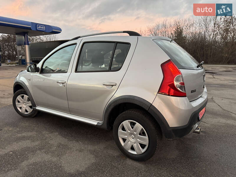 Внедорожник / Кроссовер Dacia Sandero StepWay 2011 в Кролевце