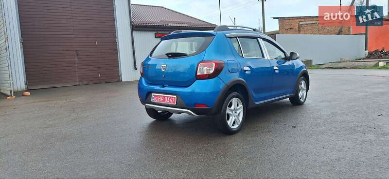 Внедорожник / Кроссовер Dacia Sandero StepWay 2015 в Новоархангельске