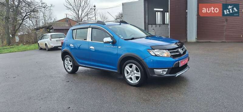 Внедорожник / Кроссовер Dacia Sandero StepWay 2015 в Новоархангельске