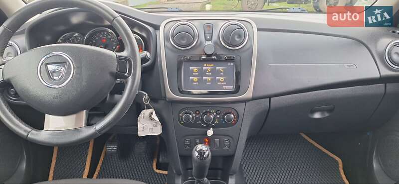 Внедорожник / Кроссовер Dacia Sandero StepWay 2015 в Новоархангельске