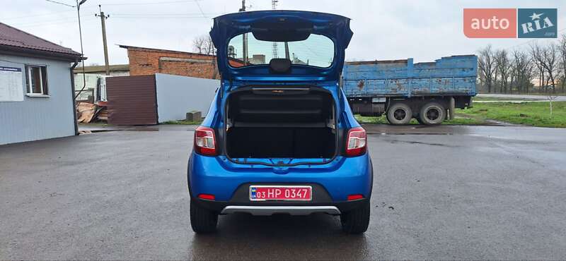 Внедорожник / Кроссовер Dacia Sandero StepWay 2015 в Новоархангельске