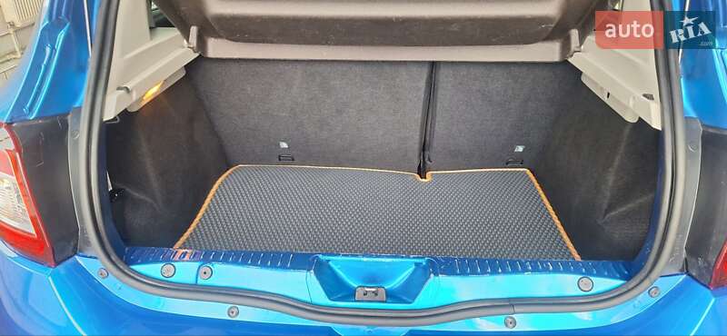 Внедорожник / Кроссовер Dacia Sandero StepWay 2015 в Новоархангельске