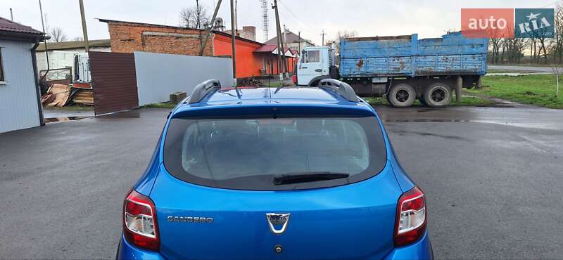 Внедорожник / Кроссовер Dacia Sandero StepWay 2015 в Новоархангельске