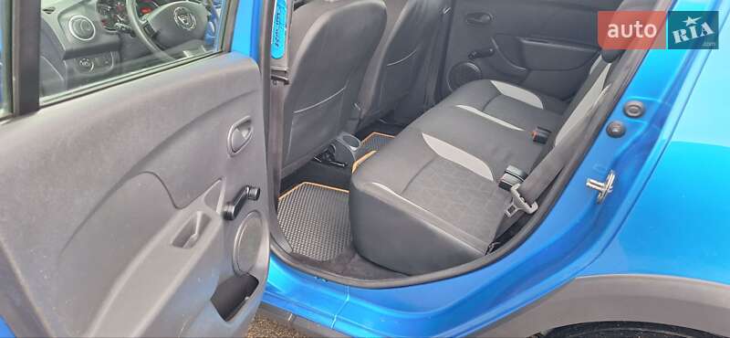 Внедорожник / Кроссовер Dacia Sandero StepWay 2015 в Новоархангельске