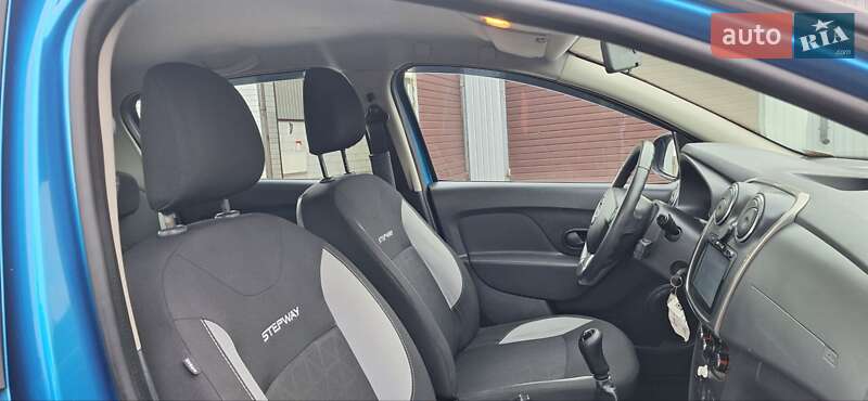 Внедорожник / Кроссовер Dacia Sandero StepWay 2015 в Новоархангельске