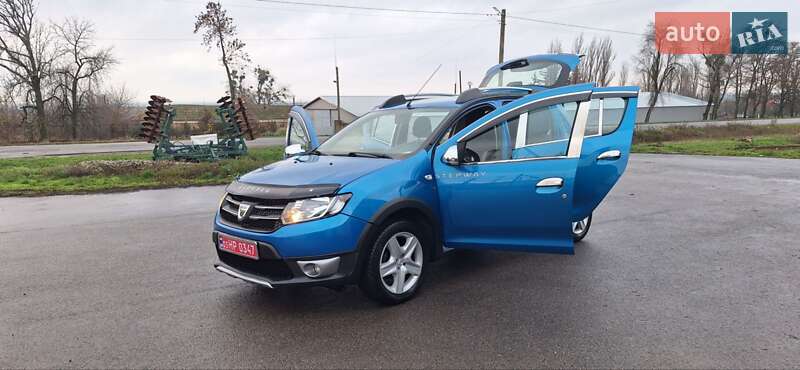 Внедорожник / Кроссовер Dacia Sandero StepWay 2015 в Новоархангельске