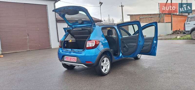Внедорожник / Кроссовер Dacia Sandero StepWay 2015 в Новоархангельске