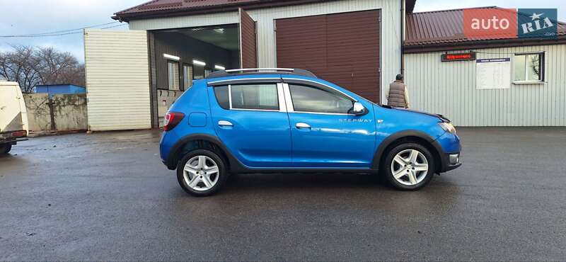Внедорожник / Кроссовер Dacia Sandero StepWay 2015 в Новоархангельске
