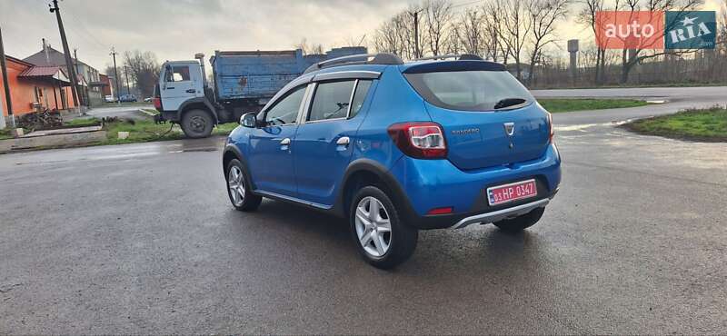 Внедорожник / Кроссовер Dacia Sandero StepWay 2015 в Новоархангельске