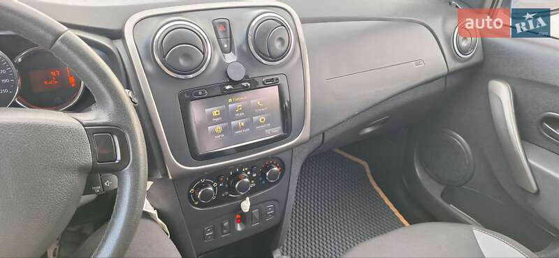 Внедорожник / Кроссовер Dacia Sandero StepWay 2015 в Новоархангельске