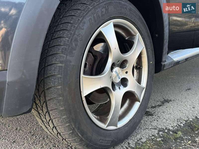 Внедорожник / Кроссовер Dacia Sandero StepWay 2012 в Стрые