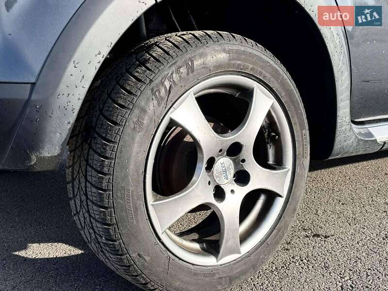 Внедорожник / Кроссовер Dacia Sandero StepWay 2012 в Стрые