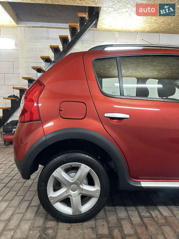 Позашляховик / Кросовер Dacia Sandero StepWay 2011 в Хоролі