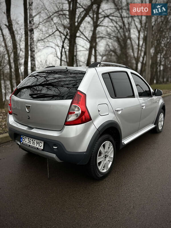 Внедорожник / Кроссовер Dacia Sandero StepWay 2012 в Сумах