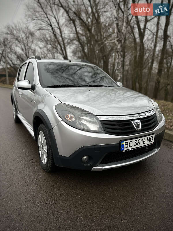 Внедорожник / Кроссовер Dacia Sandero StepWay 2012 в Сумах