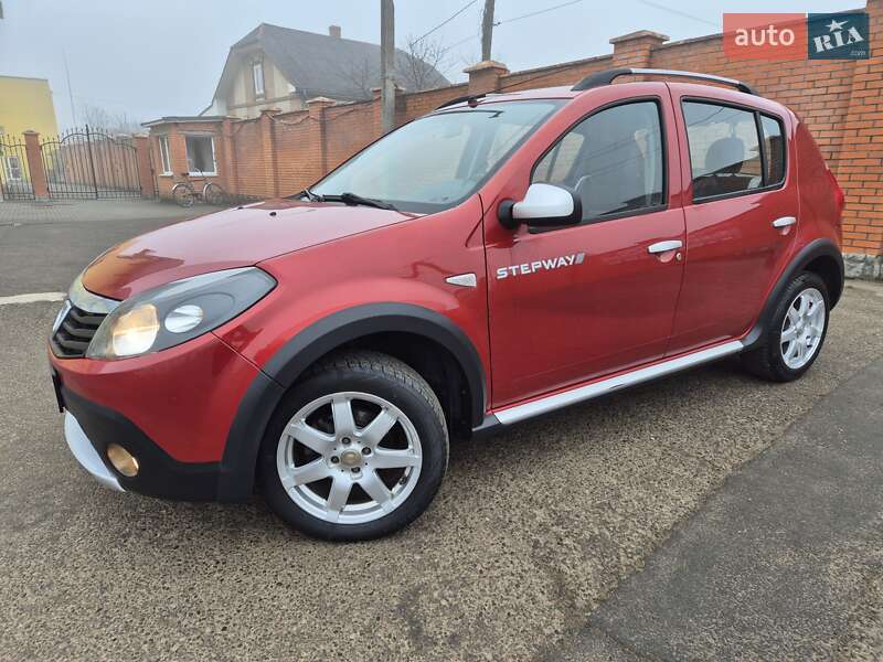 Внедорожник / Кроссовер Dacia Sandero StepWay 2012 в Стрые