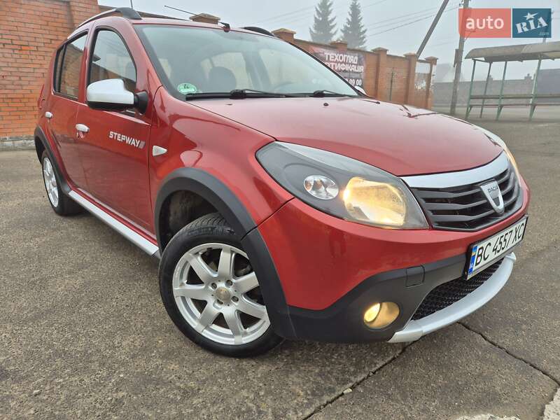 Внедорожник / Кроссовер Dacia Sandero StepWay 2012 в Стрые