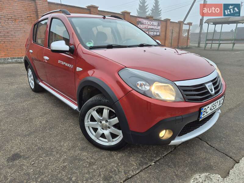 Внедорожник / Кроссовер Dacia Sandero StepWay 2012 в Стрые