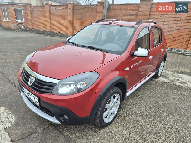Внедорожник / Кроссовер Dacia Sandero StepWay 2012 в Стрые