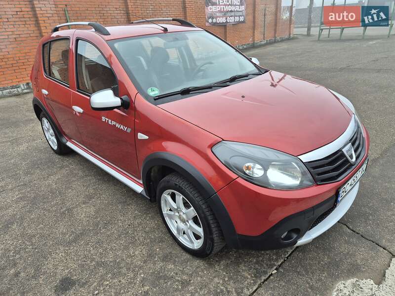 Внедорожник / Кроссовер Dacia Sandero StepWay 2012 в Стрые