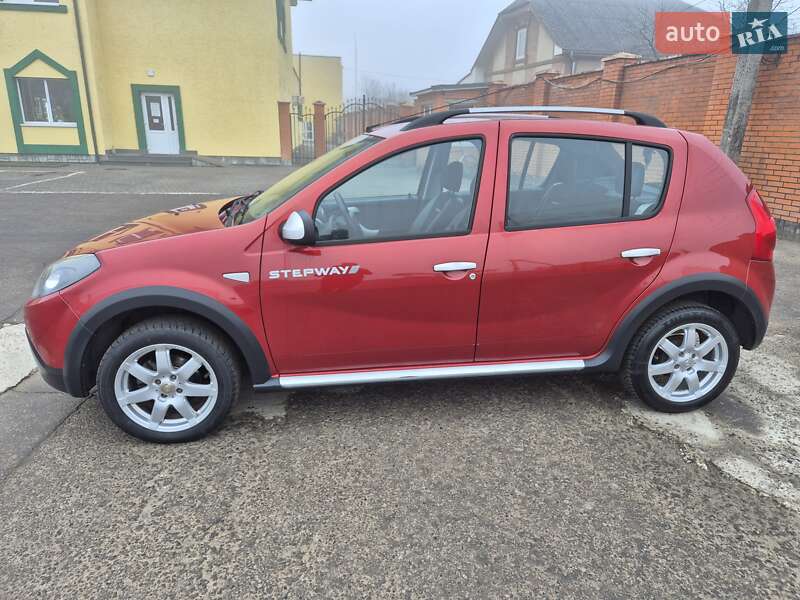 Внедорожник / Кроссовер Dacia Sandero StepWay 2012 в Стрые