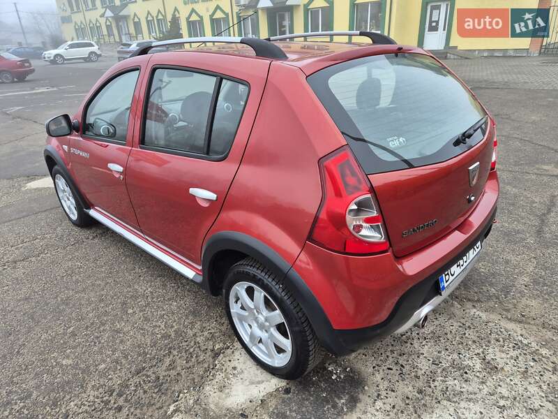 Внедорожник / Кроссовер Dacia Sandero StepWay 2012 в Стрые