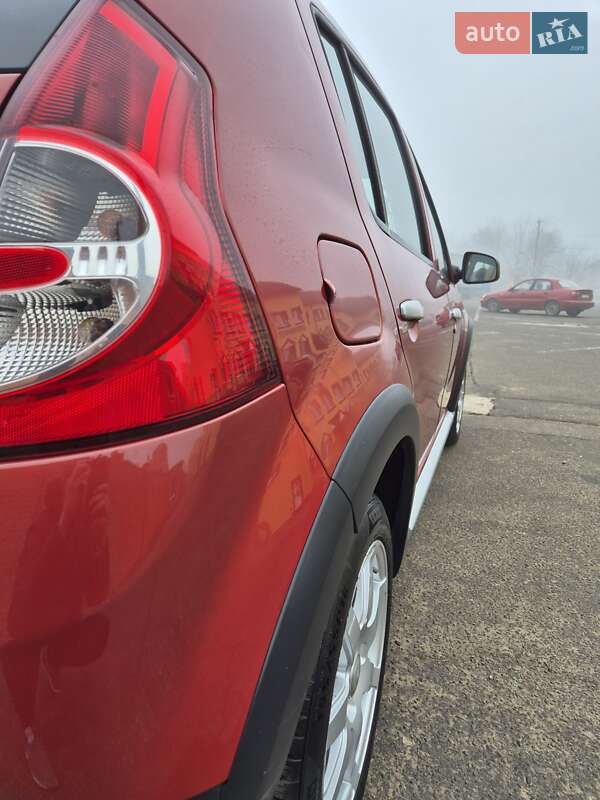 Внедорожник / Кроссовер Dacia Sandero StepWay 2012 в Стрые