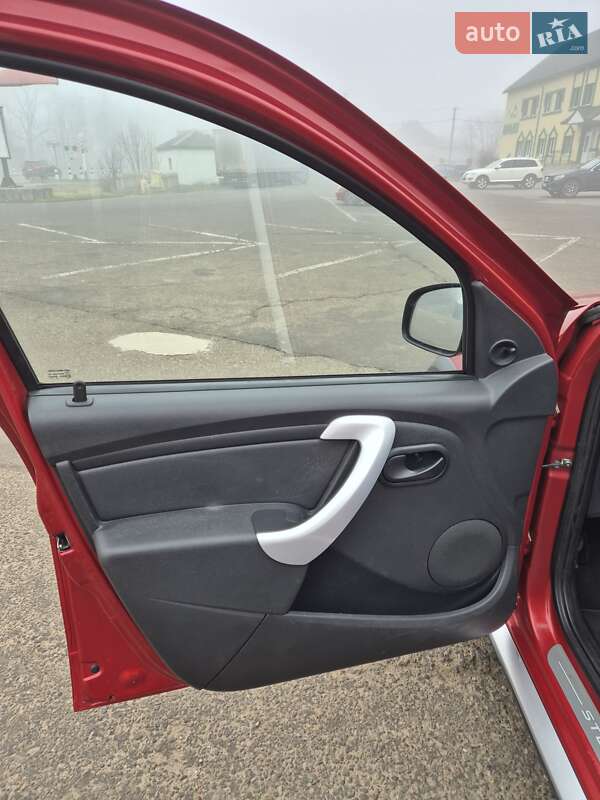 Внедорожник / Кроссовер Dacia Sandero StepWay 2012 в Стрые