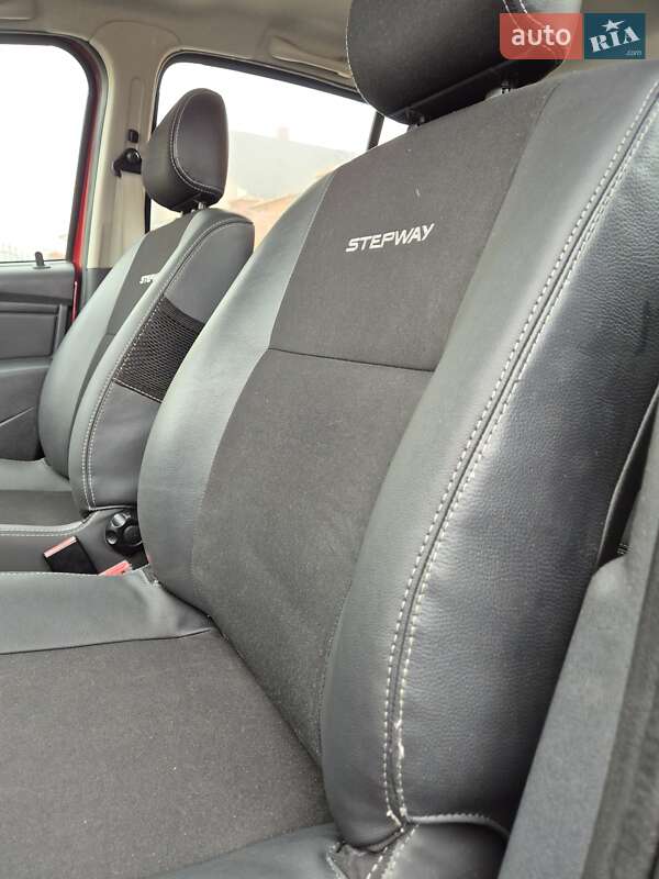 Внедорожник / Кроссовер Dacia Sandero StepWay 2012 в Стрые