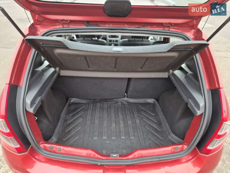 Внедорожник / Кроссовер Dacia Sandero StepWay 2012 в Стрые