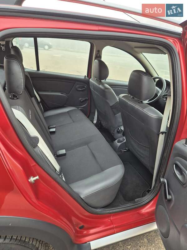 Внедорожник / Кроссовер Dacia Sandero StepWay 2012 в Стрые