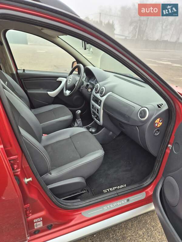 Внедорожник / Кроссовер Dacia Sandero StepWay 2012 в Стрые