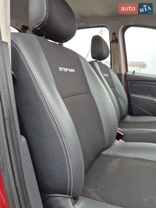 Внедорожник / Кроссовер Dacia Sandero StepWay 2012 в Стрые