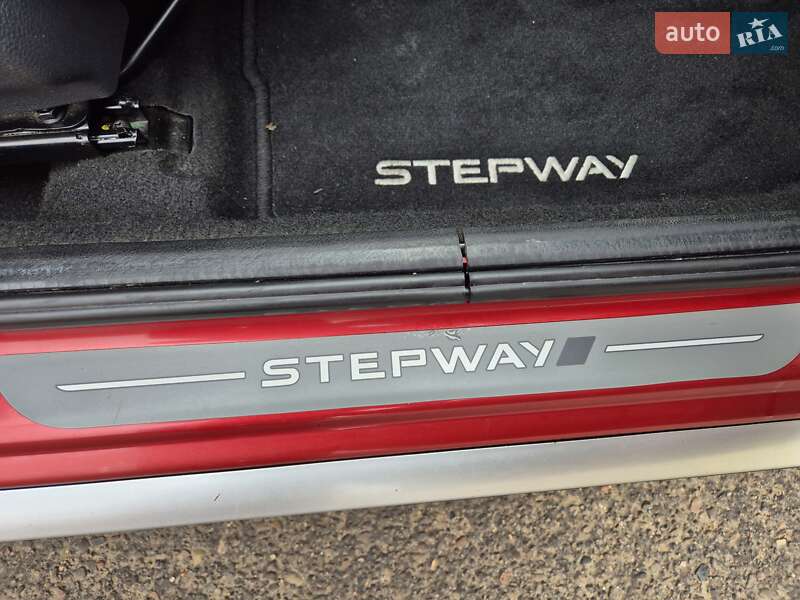 Внедорожник / Кроссовер Dacia Sandero StepWay 2012 в Стрые