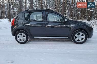Внедорожник / Кроссовер Dacia Sandero StepWay 2010 в Кролевце