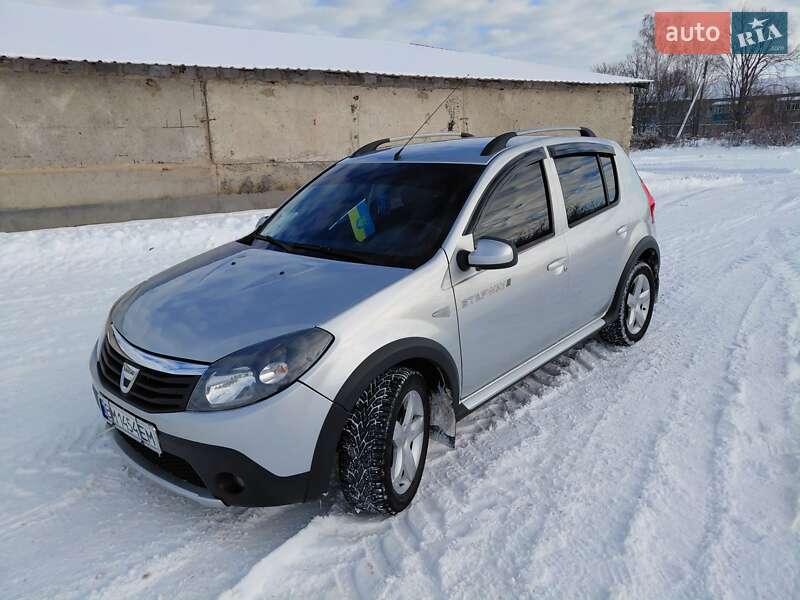 Позашляховик / Кросовер Dacia Sandero StepWay 2012 в Шостці
