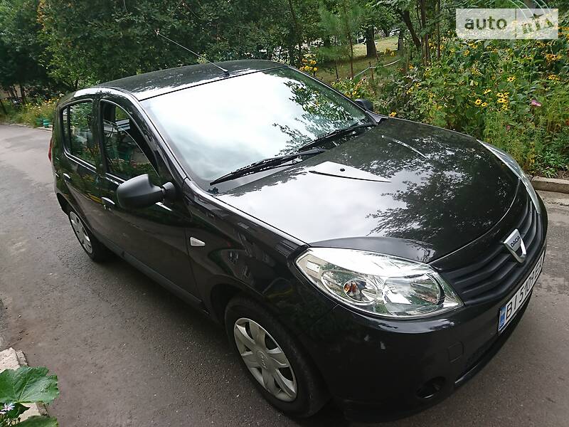 Хетчбек Dacia Sandero 2010 в Полтаві