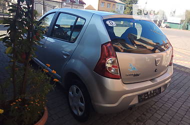 Хэтчбек Dacia Sandero 2009 в Самборе