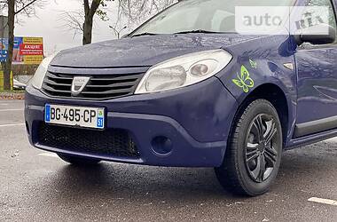 Хэтчбек Dacia Sandero 2010 в Ровно