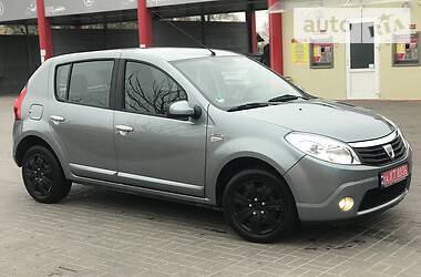 Хэтчбек Dacia Sandero 2009 в Дубно