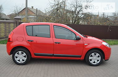 Хэтчбек Dacia Sandero 2009 в Дубно