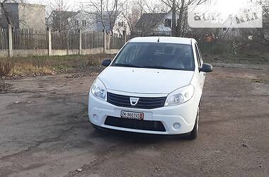 Хэтчбек Dacia Sandero 2010 в Чернигове