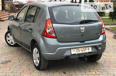 Хэтчбек Dacia Sandero 2009 в Стрые