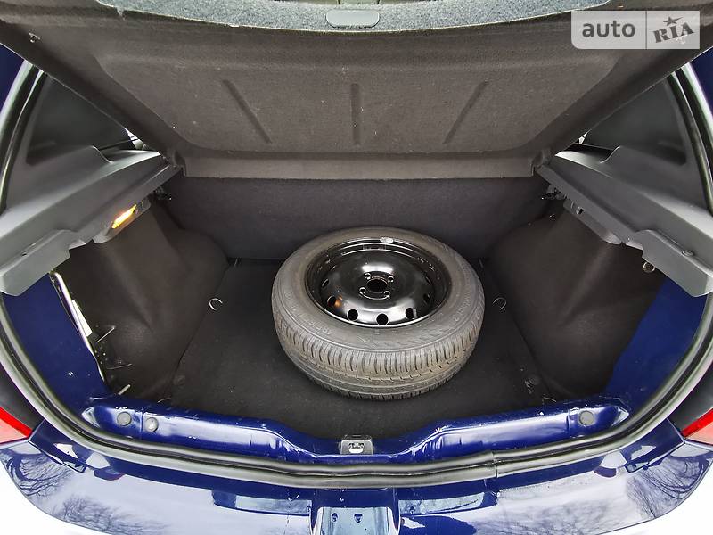 Хетчбек Dacia Sandero 2009 в Золочеві