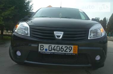 Хэтчбек Dacia Sandero 2009 в Самборе