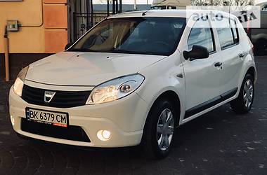 Хетчбек Dacia Sandero 2012 в Радивиліві