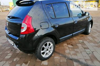 Хэтчбек Dacia Sandero 2010 в Житомире